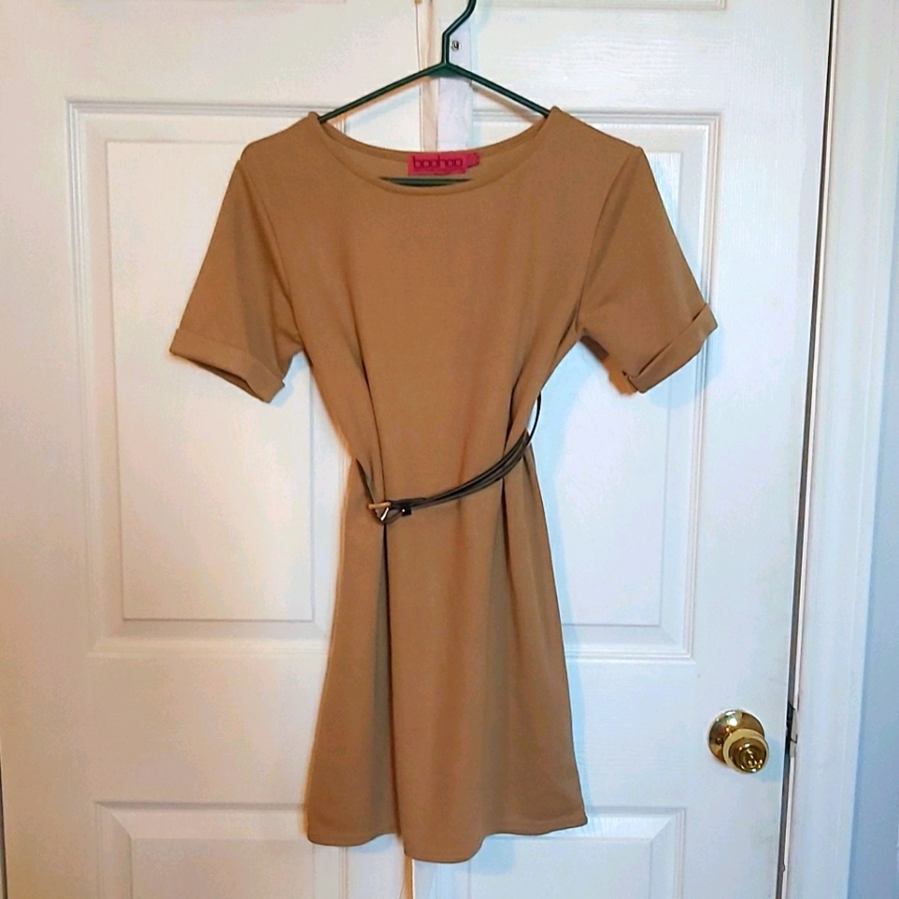 2/30$🌷Boohoo Tan Tunic Great with Stylish Belt